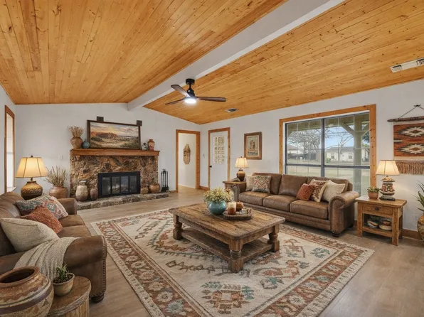 514 Dallas St, Italy, TX 76651