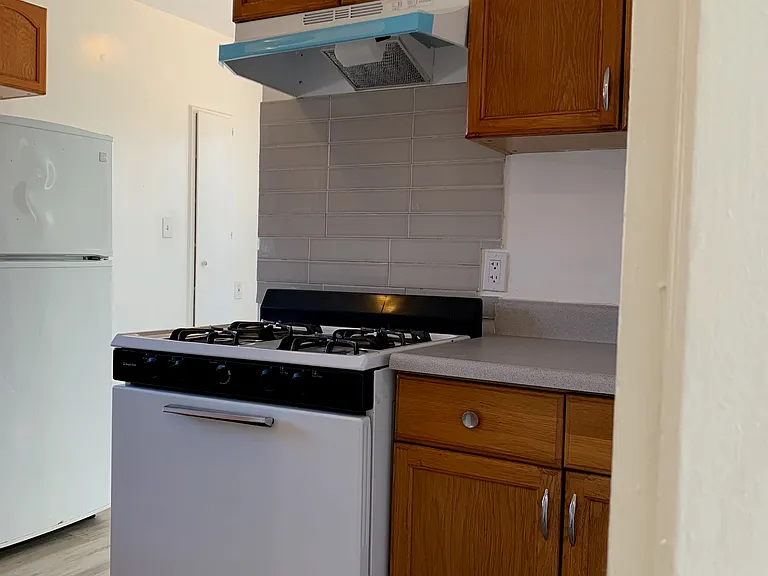 4137 Chevy Chase Dr — Photo 12