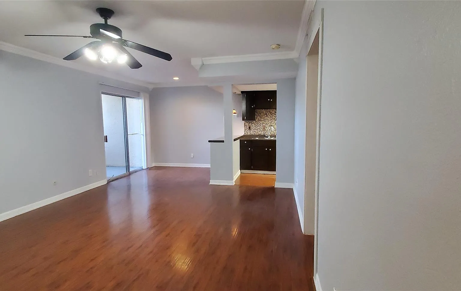 2 bed, 864 sqft, $1,600 — Photo 1