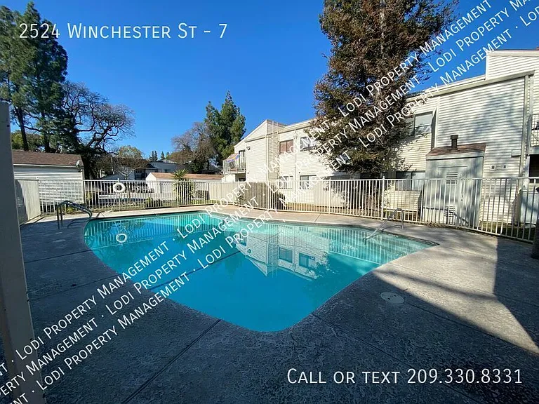 2524 Winchester St #7 — Photo 17