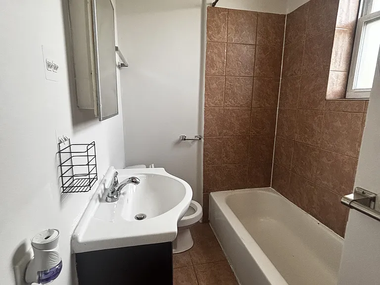 2101 S Marshall Blvd #3M — Photo 10