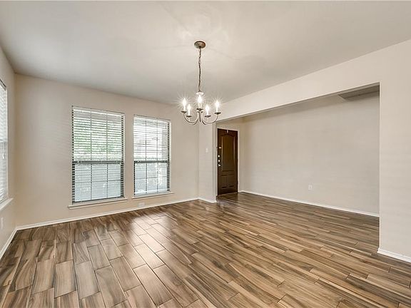 4th image of 2005 Club Oak Dr