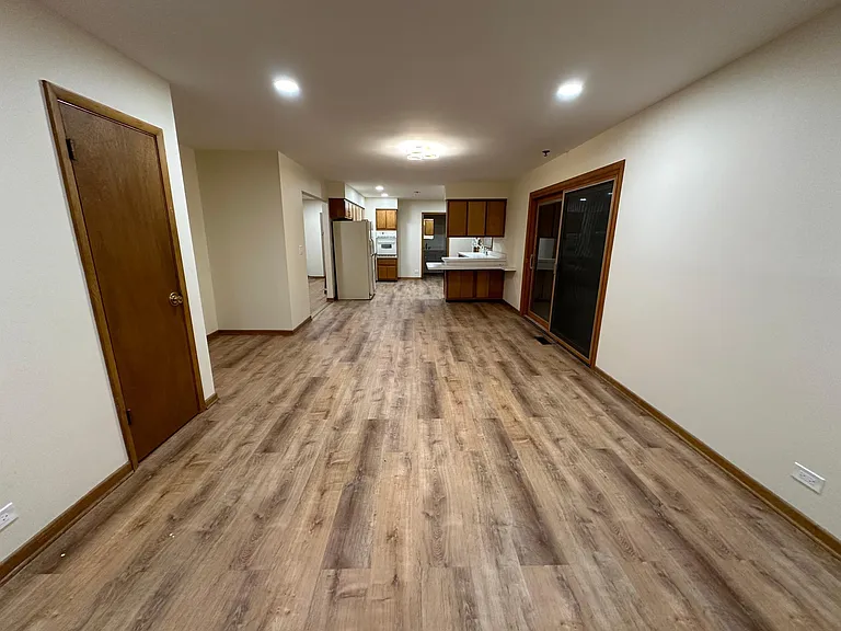 741 S Lombard Ave — Photo 6