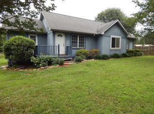 100 Lakeview Dr, Townville, SC 29689