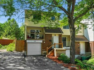878 Grenon Ave, Ottawa, ON K2B 6G3