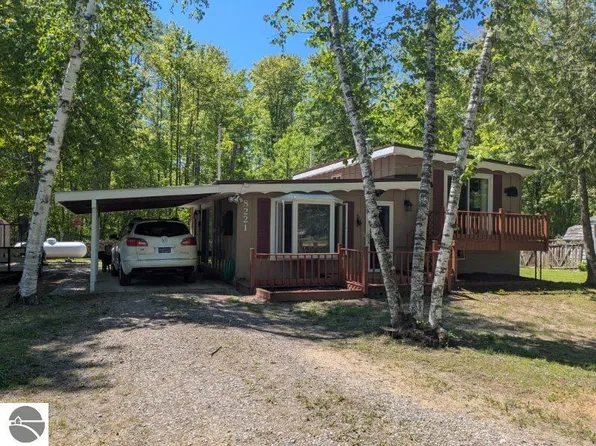8221 Avalon Dr, Hale, MI 48739
