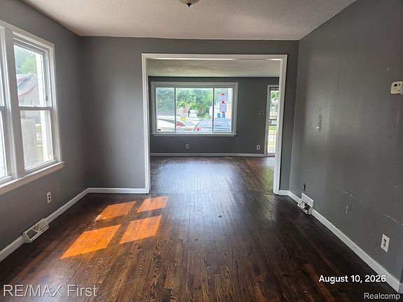 3rd image of 6752 Meadow Ave