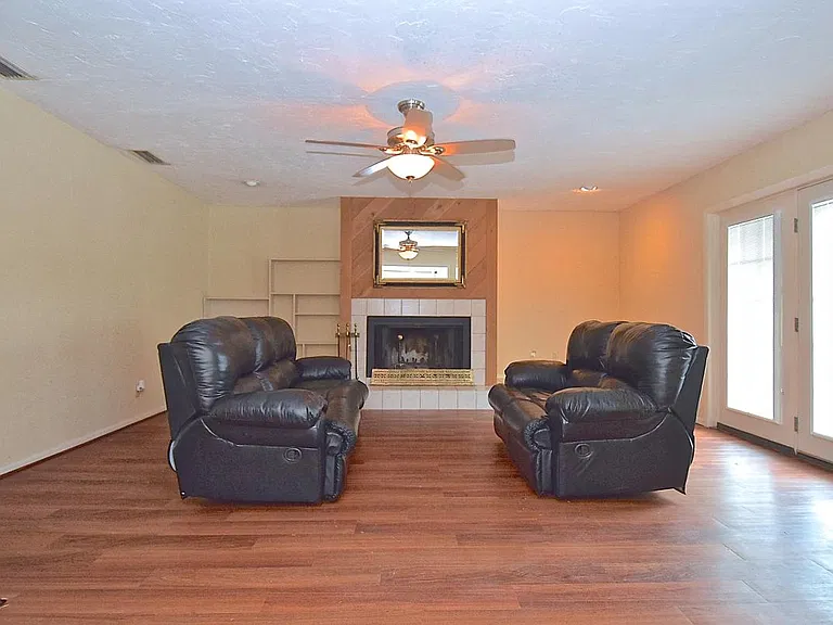 1876 Riviera Cir — Photo 5