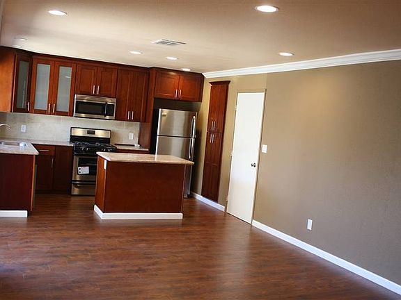 4th image of 8561 Everglade Dr