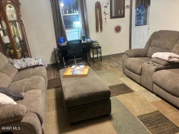 413 S Dartmouth Ln, Altoona, PA 16602