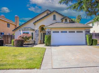 208 Oak Brook Ct, Vacaville, CA