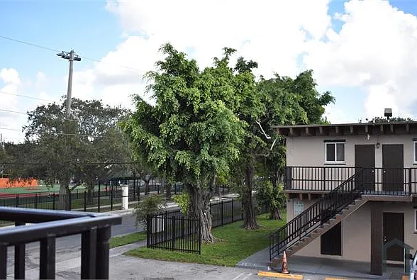 970 NW 9th Ave — Photo 4