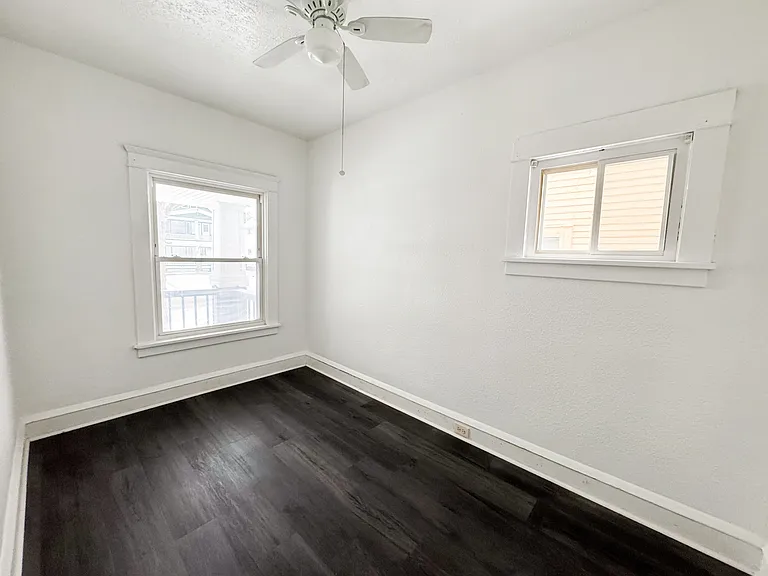 3 bed, 1.0 bath, 1200 sqft, $1,300 — Photo 11