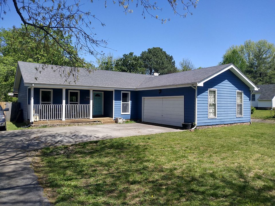 Front of house with oversized 2 car garage with storage shelves