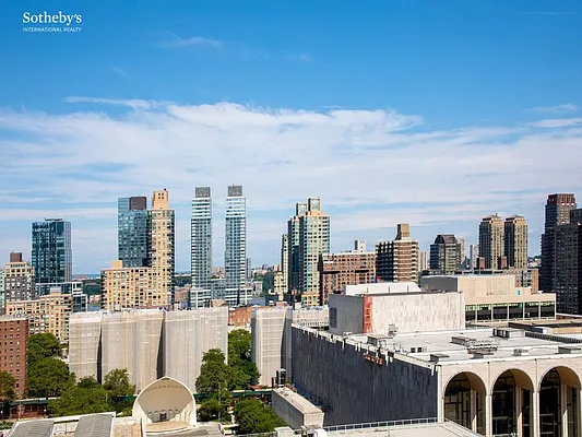 Sold by Sotheby's International Realty | media 6