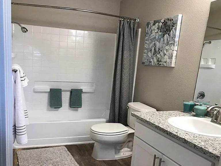 VERONA APARTMENT HOMES — Photo 11