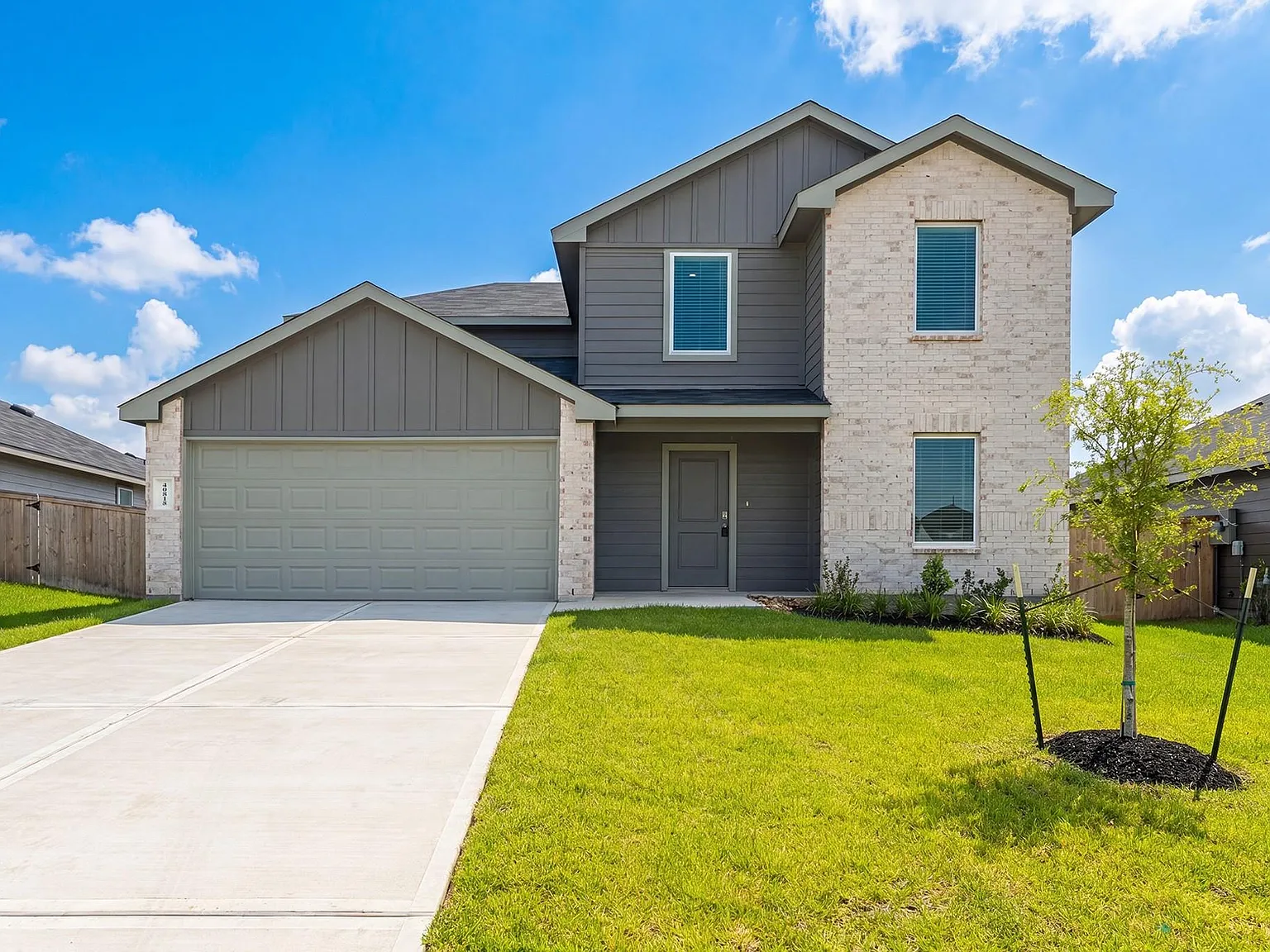 5 bed, 2.5 bath, 2349 sqft, $2,775 — Photo 3