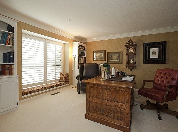 Great office space with crown molding