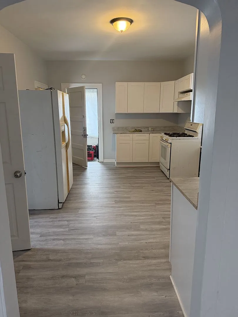 8531 S Burley Ave 1R — Photo 4