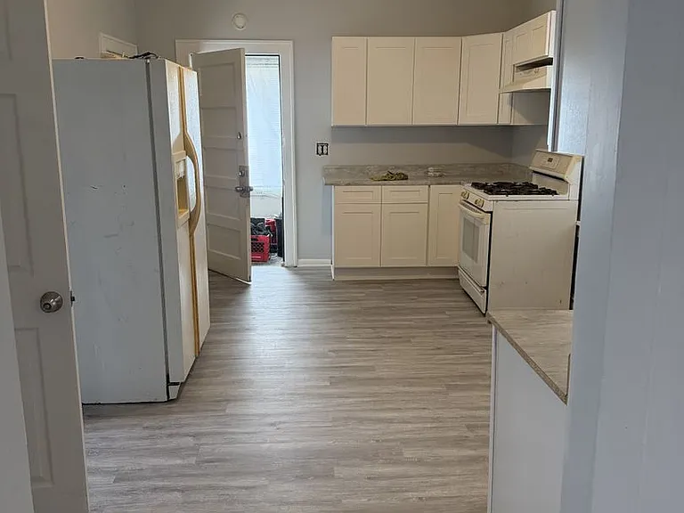8531 S Burley Ave #1R — Photo 4