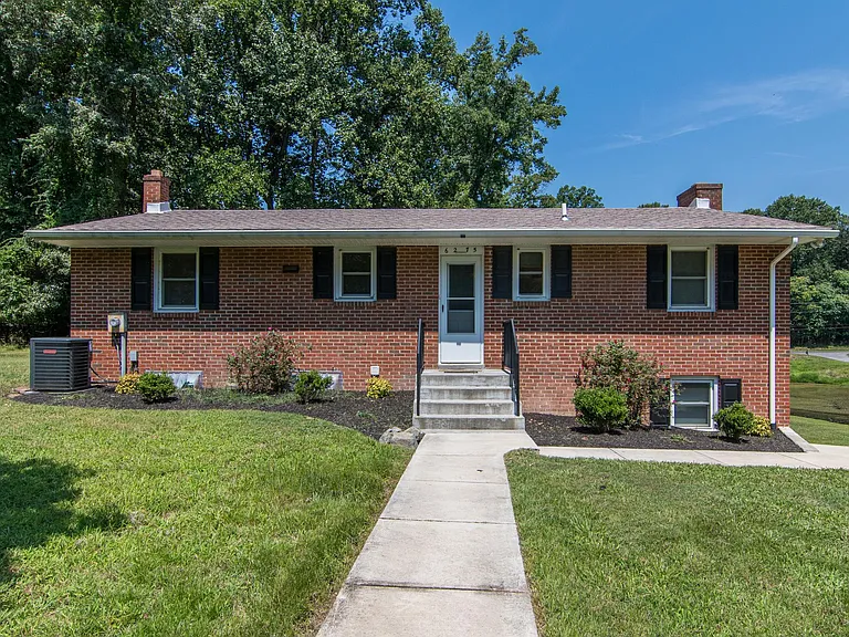 6275 Fenwick Rd — Photo 3