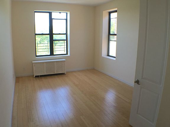 3rd image of 1035 Washington Ave