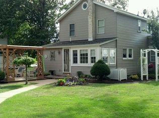 9814 Zukey Lake Dr, Pinckney, MI