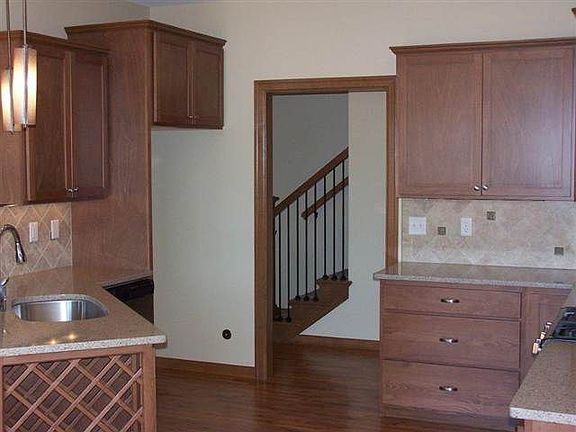 5th image of 1018 S Carnine Ln