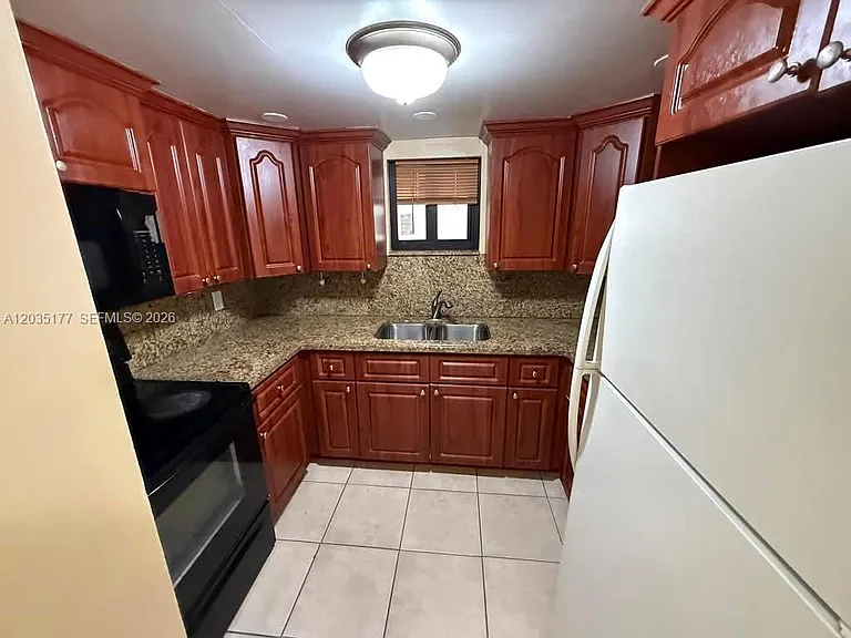 5 Olive Dr #12 — Photo 5