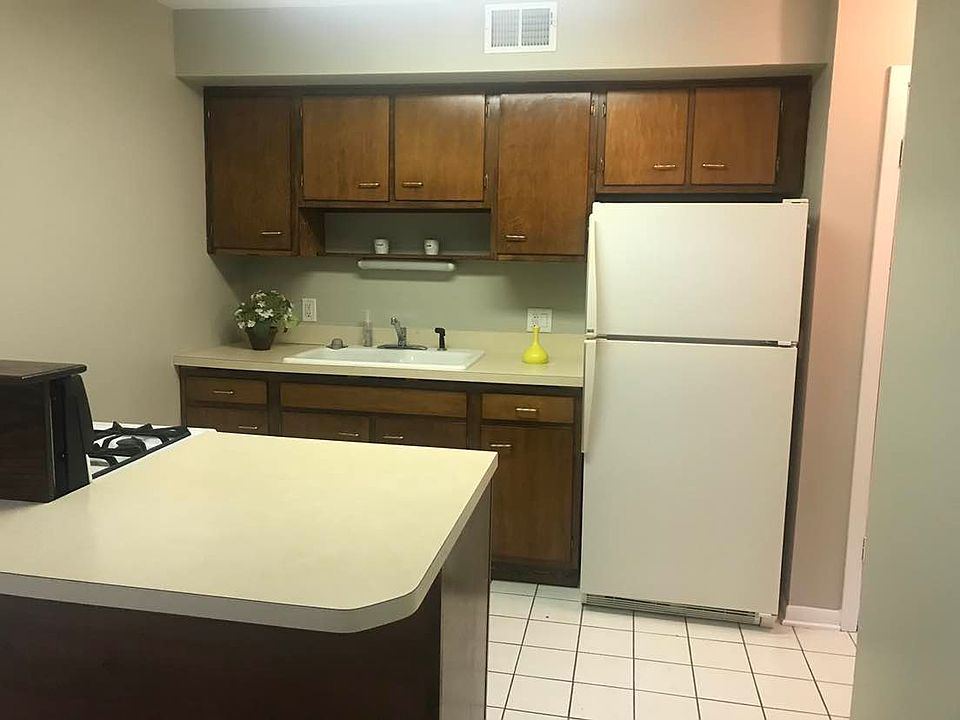 1st image of 233 S Batavia Ave APT 1D