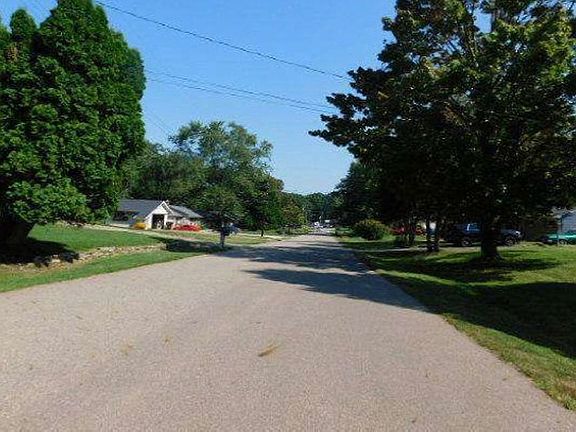 Exterior Neighborhood (street photo)