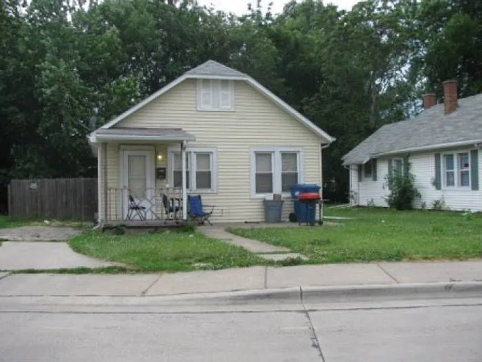 1306 N Clock St photo 1