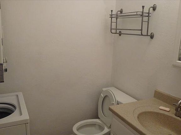 3rd image of 922 Fannin St APT 115