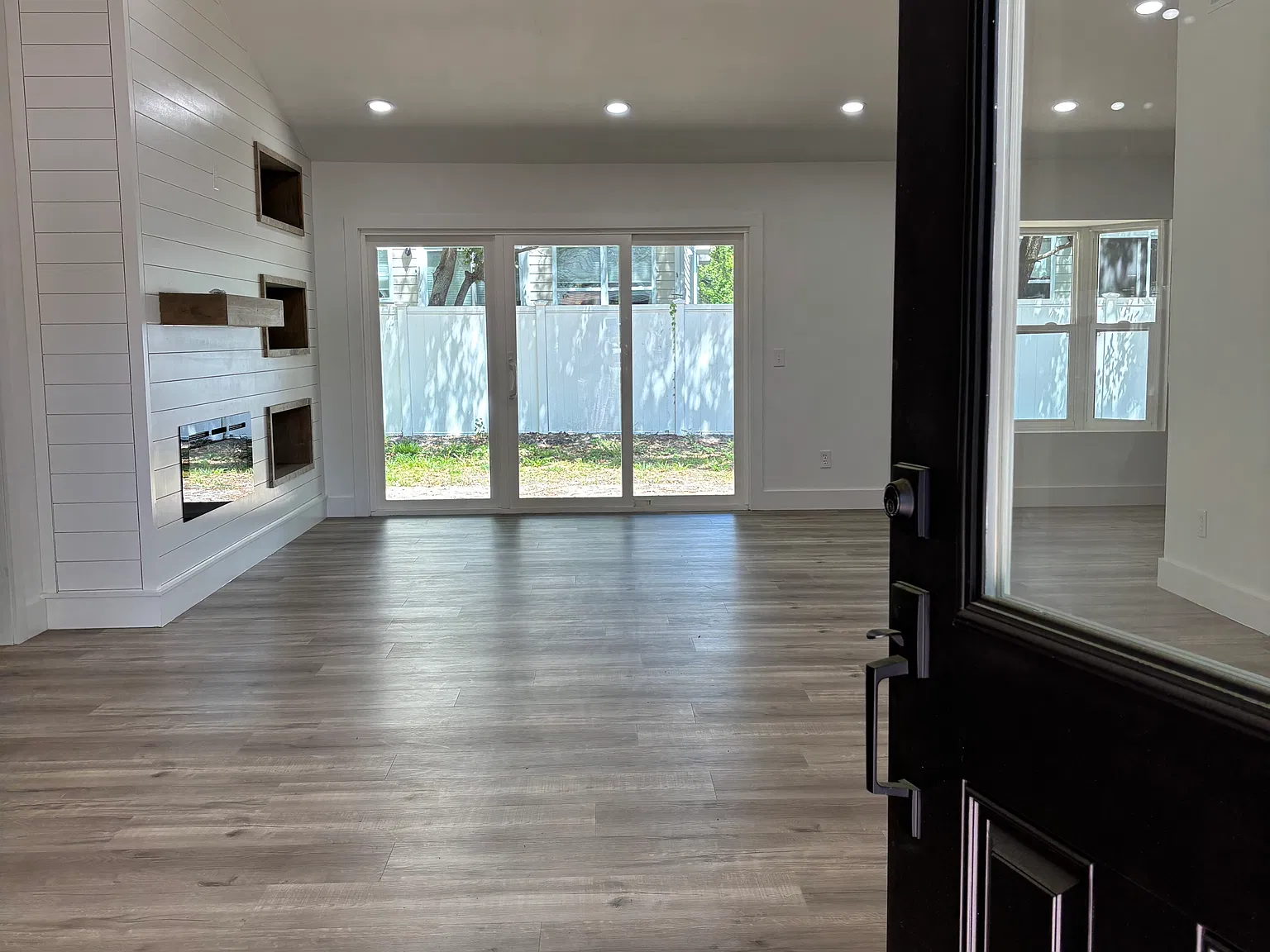 3 bed, 1348 sqft, $3,500 — Photo 2