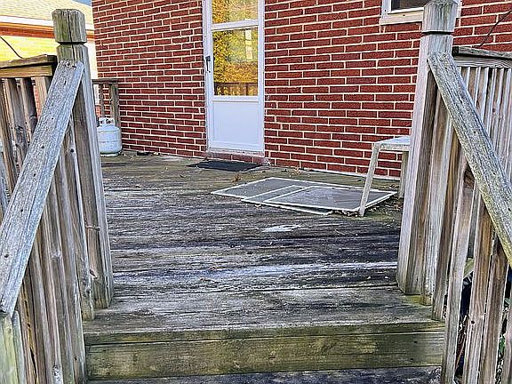 4th image of 10705 Raymond Ave