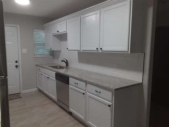 4th image of 414 NE 18th St