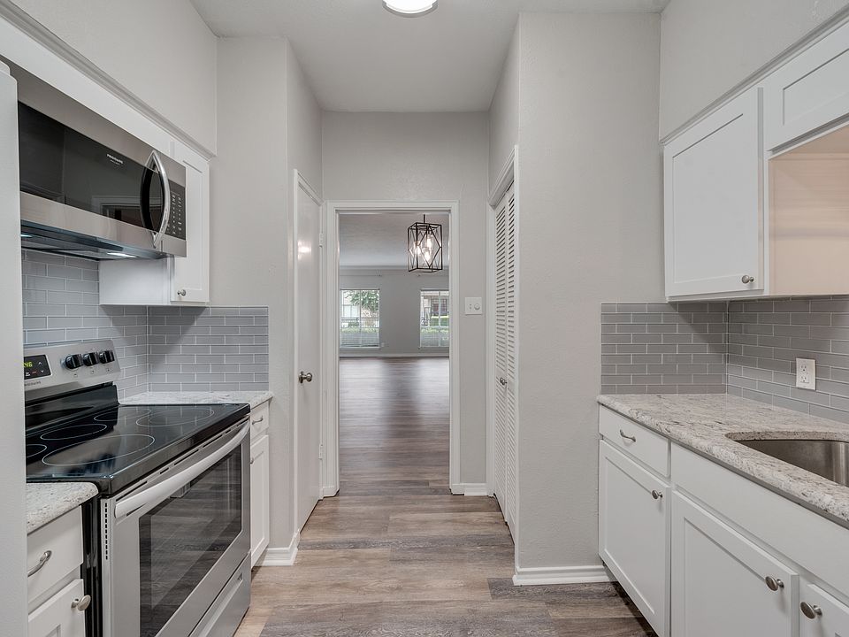 1st image of 4320 Bellaire Dr S APT 112W