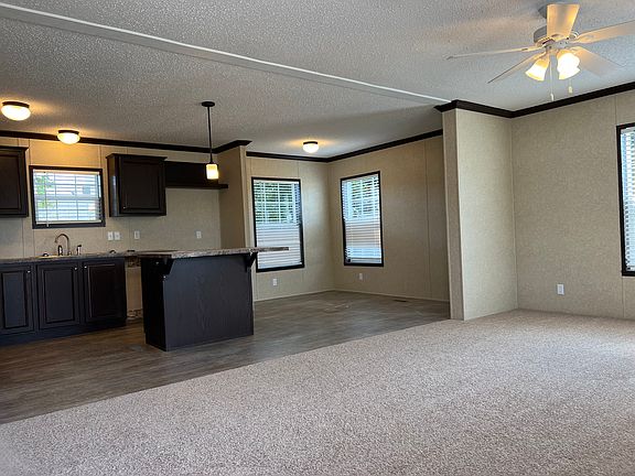 3rd image of 160 Hemlock Blvd #160