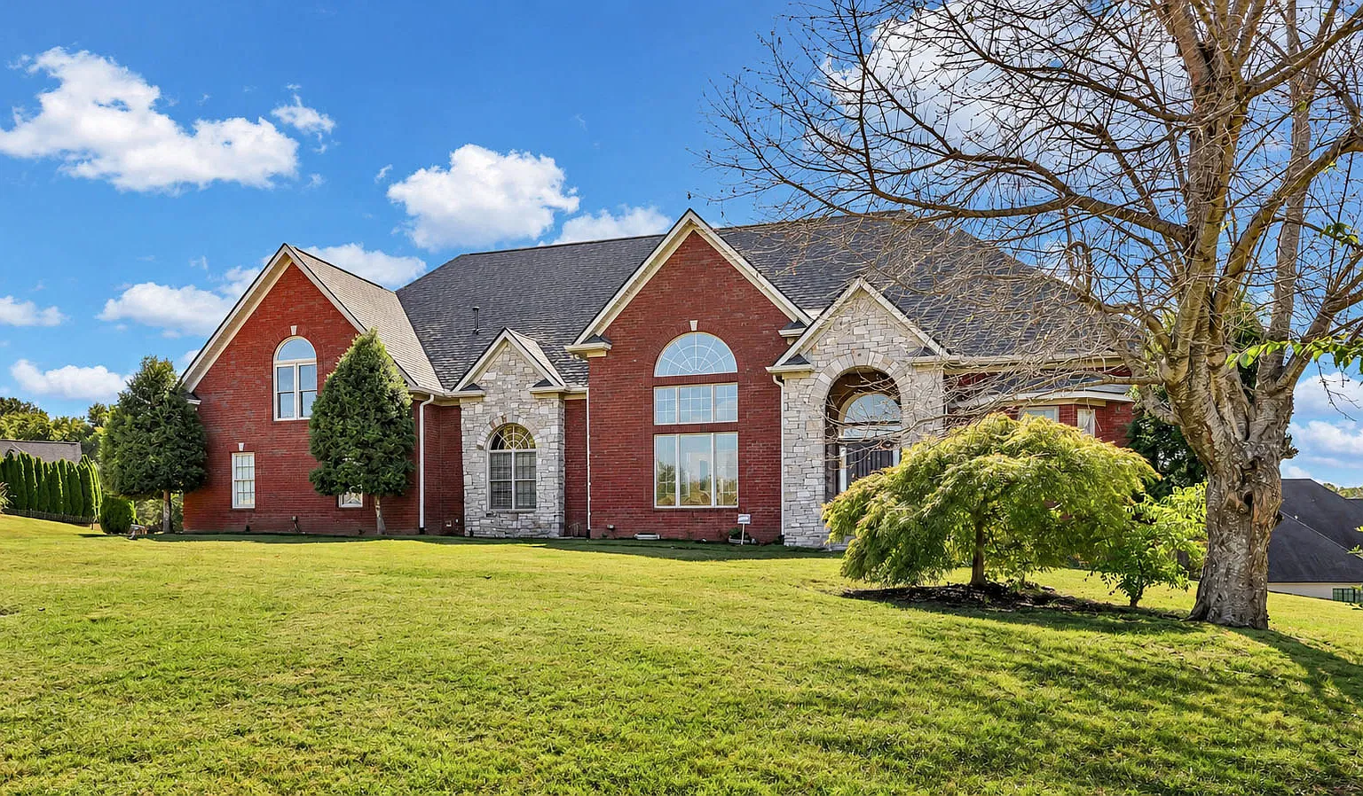4 bed, 3.5 bath, 3811 sqft, $3,500 — Photo 4