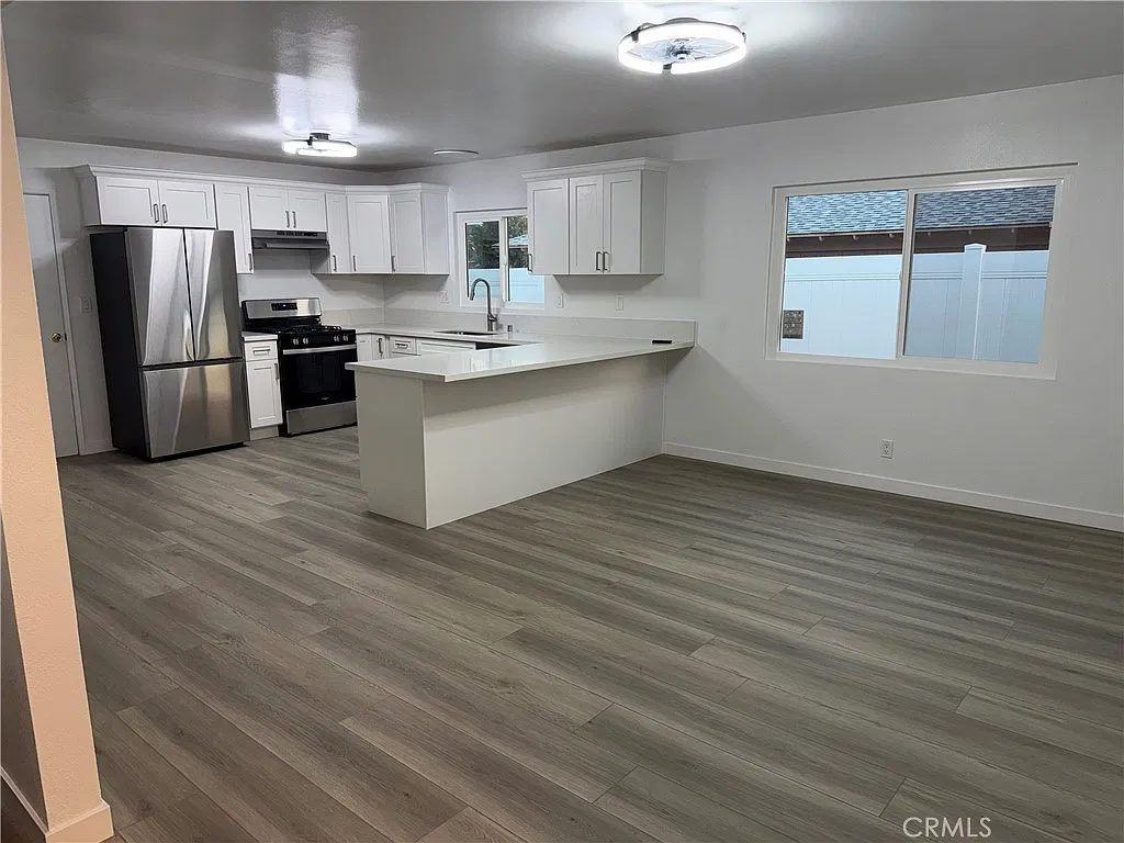3 bed, 1438 sqft, $3,850 — Photo 3