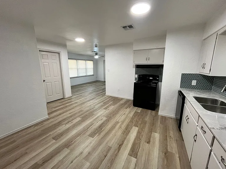 3802 NW Arlington Ave — Photo 4