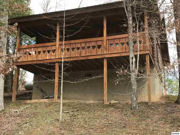 2830 Laughing Pines Ln, Sevierville, TN 37862