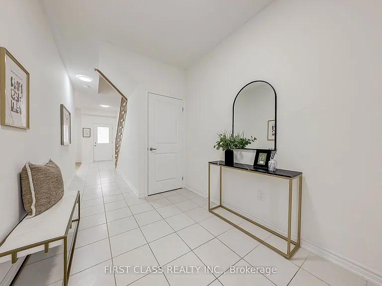 22 Massachusetts Ln — Photo 2
