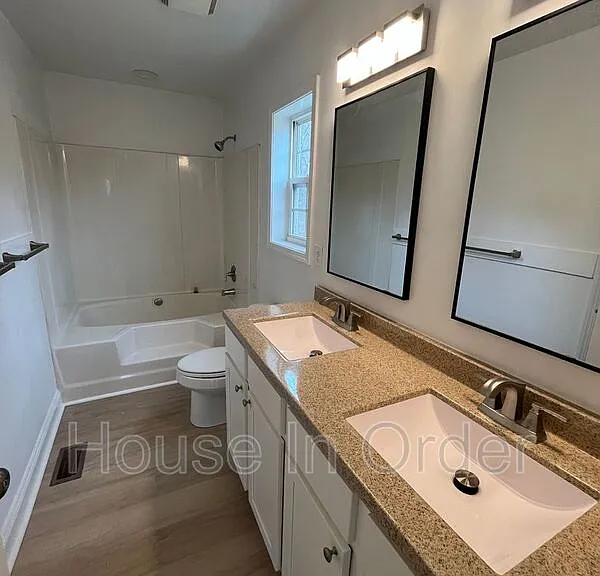 208 Fountain Way — Photo 9