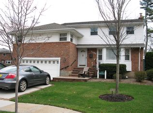 1384 Richmond Ct, East Meadow, NY 11554