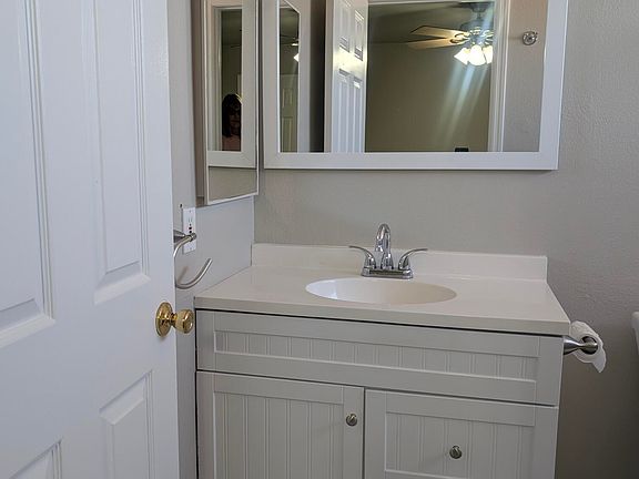 5th image of 820 W University Dr #19