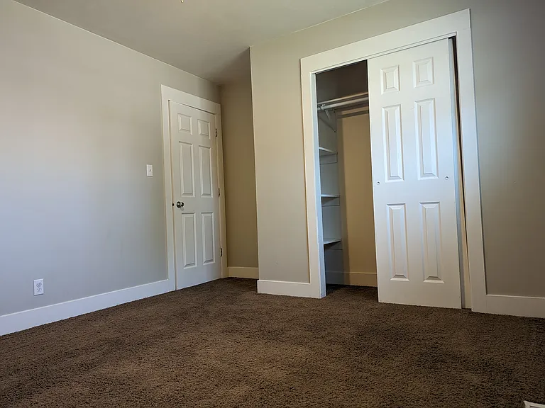 1089 W 300 N — Photo 14