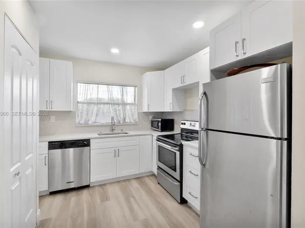 9201 Sunrise Lakes Blvd APT 304, Sunrise, FL 33322