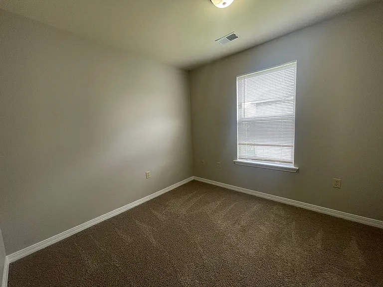 240 Toni Ln #D — Photo 13