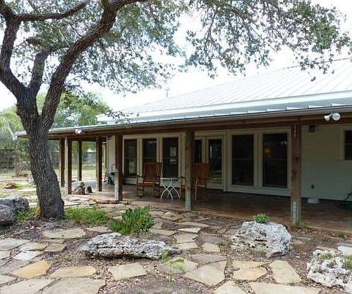 2nd image of 906 Poinciana